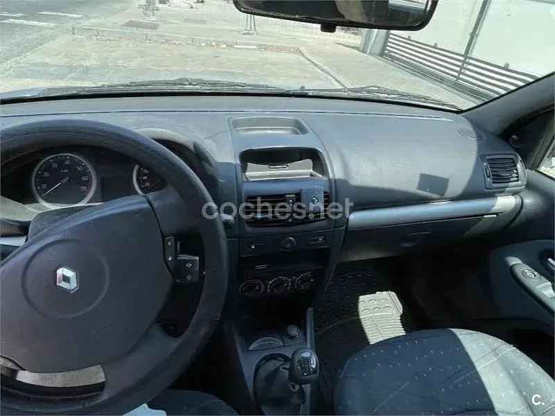 Usado Renault Clio II 75 CV (55 kW) 2005 Azul Berlina