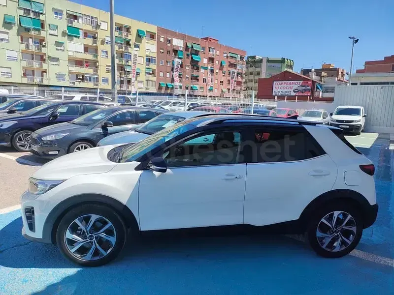 Usado Kia Stonic GT-Line 120 CV (88 kW) 2021 Blanco SUV