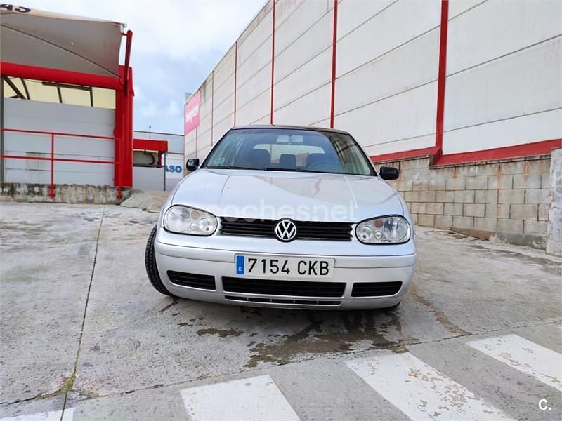 Usado VW Golf IV Highline 105 CV (77 kW) 2003 Gris / plata Berlina