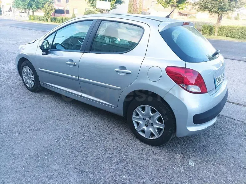 Usado Peugeot 207 68 CV (50 kW) 2014 Gris / plata Descapotable