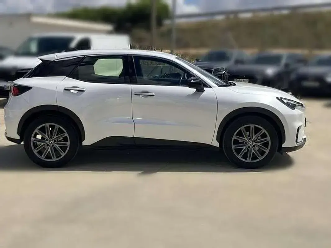 Usado Lexus LBX 136 CV (100 kW) 2024 Blanco SUV