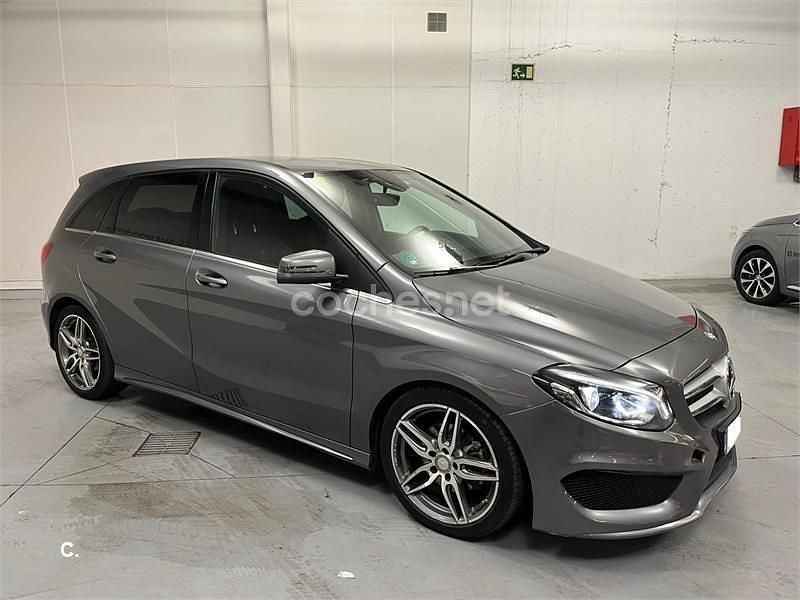 Usado Mercedes B180 AMG line 109 CV (80 kW) 2016 Gris / plata Monovolumen