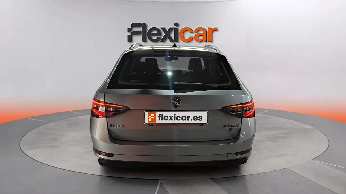 Usado Skoda Superb LAURIN & KLEMENT 190 CV (139 kW) 2018 Gris Familiar