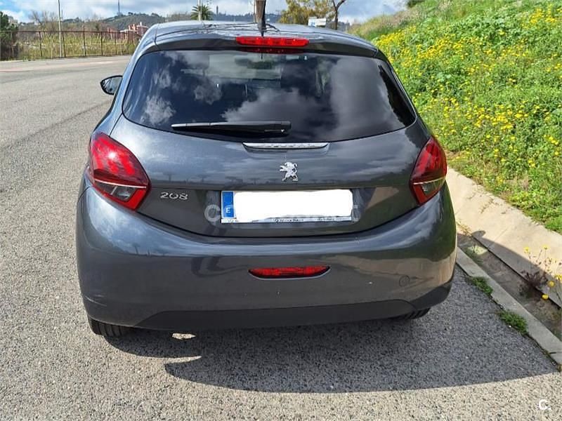Usado Peugeot 208 Active 82 CV (60 kW) 2015 Gris / plata Utilitario