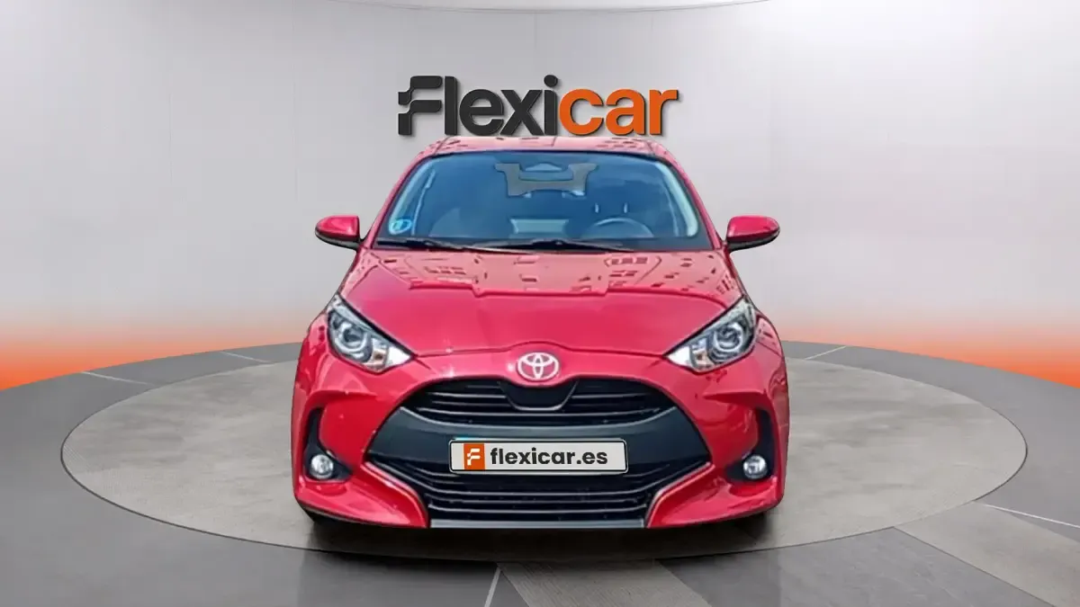 Usado Toyota Yaris Hybrid Active 116 CV (85 kW) 2025 Rojo Berlina