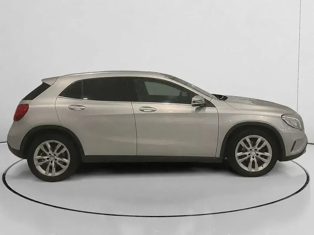 Usado Mercedes GLA200 136 CV (100 kW) 2016 Gris SUV