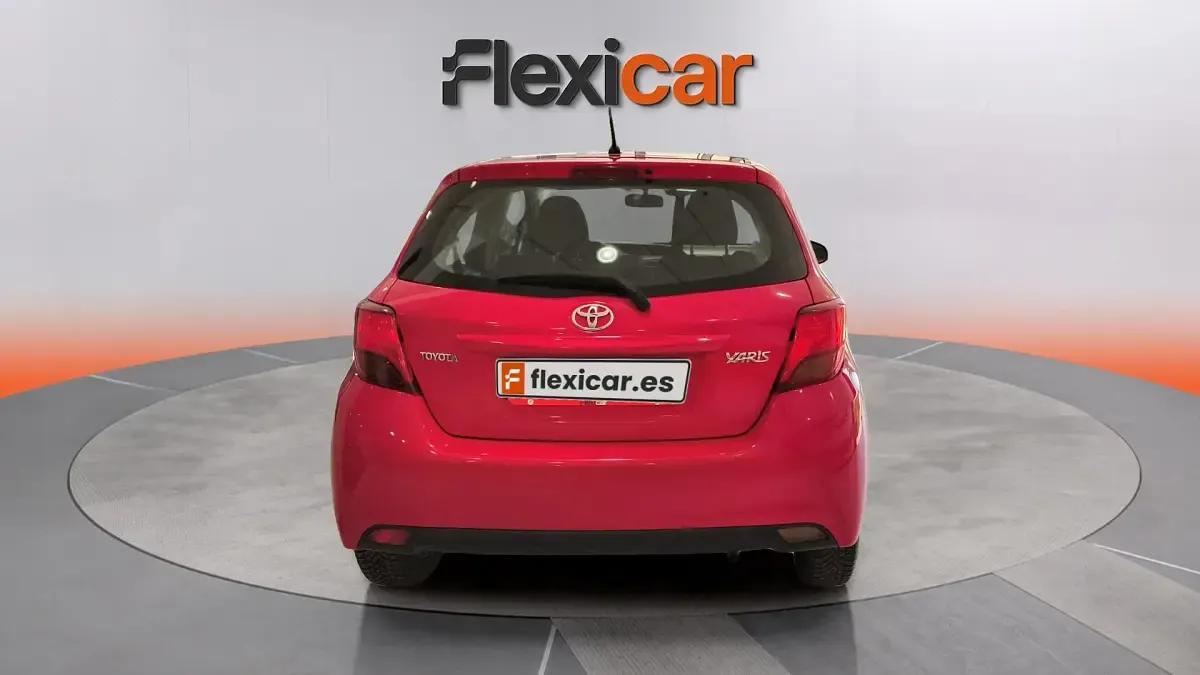 Usado Toyota Yaris Active 69 CV (50 kW) 2016 Rojo Berlina