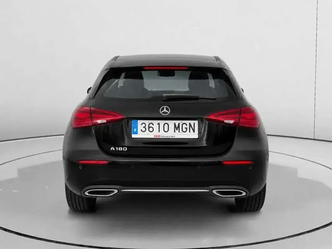 Usado Mercedes A180 136 CV (100 kW) 2023 Negro Utilitario