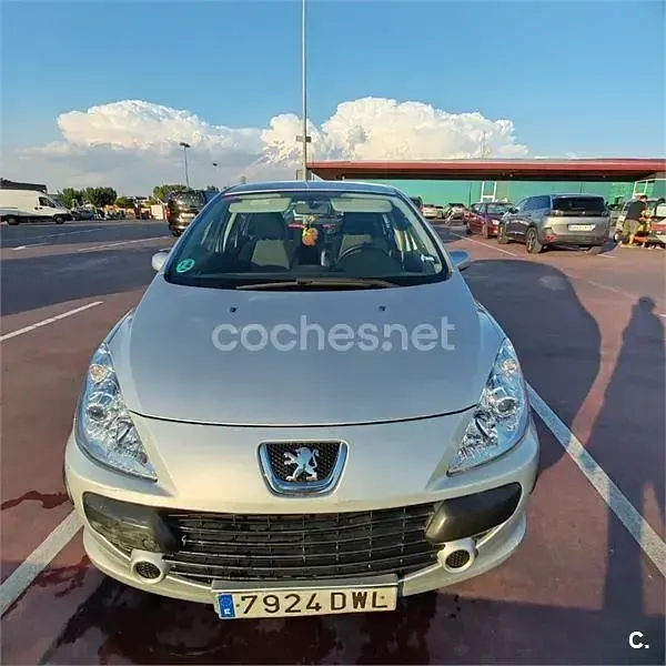 Usado Peugeot 307 110 CV (80 kW) 2006 Gris / plata Berlina