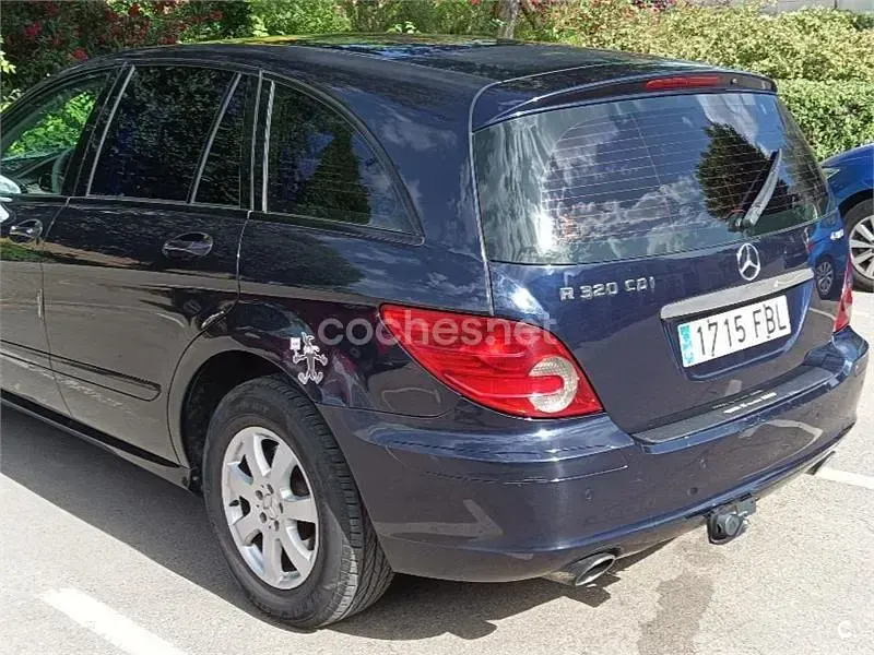 Usado Mercedes R320 224 CV (164 kW) 2006 Azul Familiar
