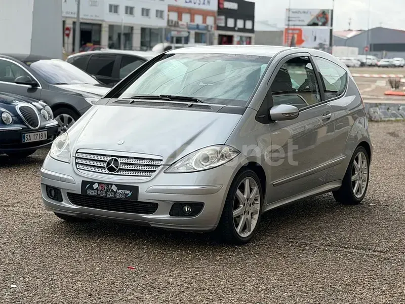 Usado Mercedes A180 Avantgarde 109 CV (80 kW) 2009 Gris / plata Berlina