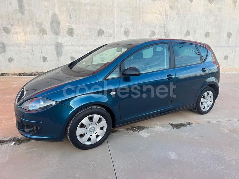 Usado Seat Altea Sport 105 CV (77 kW) 2005 Azul Monovolumen