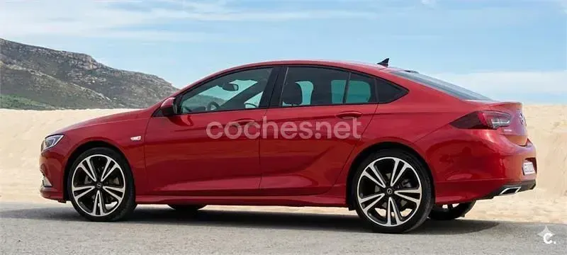 Usado Opel Insignia GS Line 174 CV (127 kW) 2022 Granate Berlina