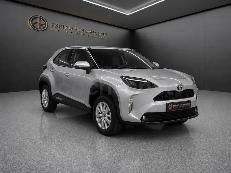 Usado Toyota Yaris Cross Active 116 CV (85 kW) 2024 Gris / plata SUV