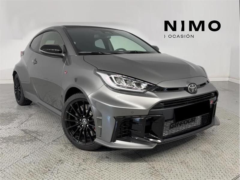 Nuevo Toyota Yaris 280 CV (205 kW) 2026 Gris átomo Utilitario