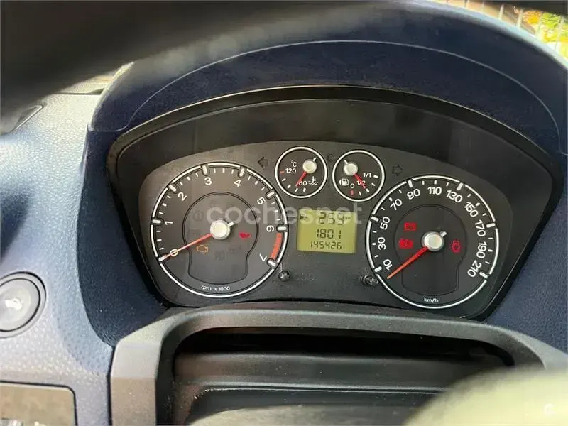 Usado Ford Fiesta Trend 80 CV (58 kW) 2007 Gris / plata Utilitario