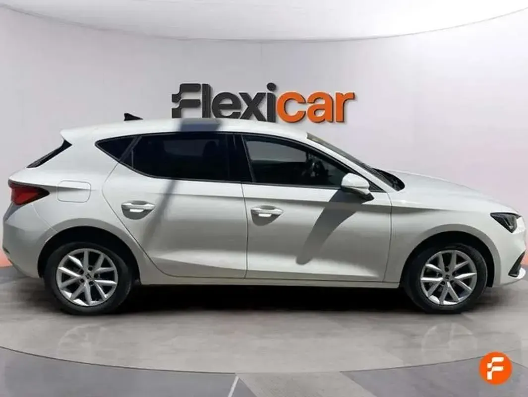 Usado Seat Leon Style 116 CV (85 kW) 2021 Blanco Utilitario