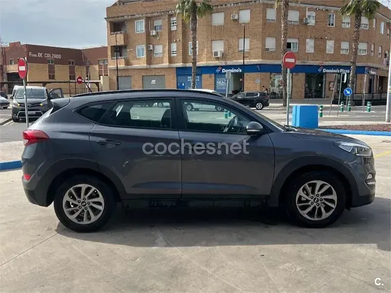Usado Hyundai Tucson 115 CV (84 kW) 2016 Gris / plata SUV