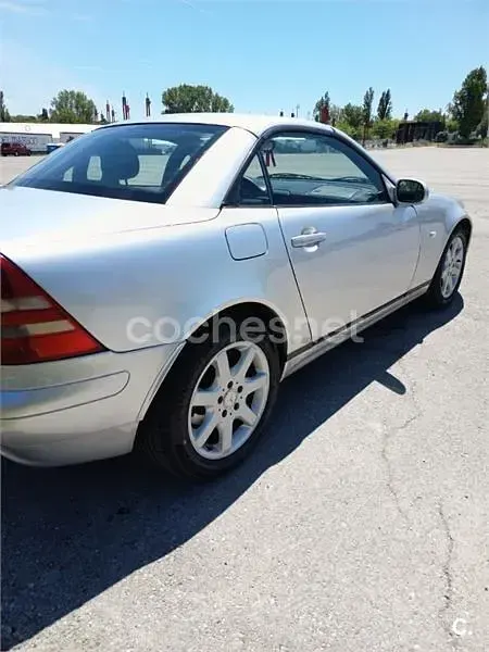 Usado Mercedes SLK200 163 CV (119 kW) 1999 Gris / plata Descapotable