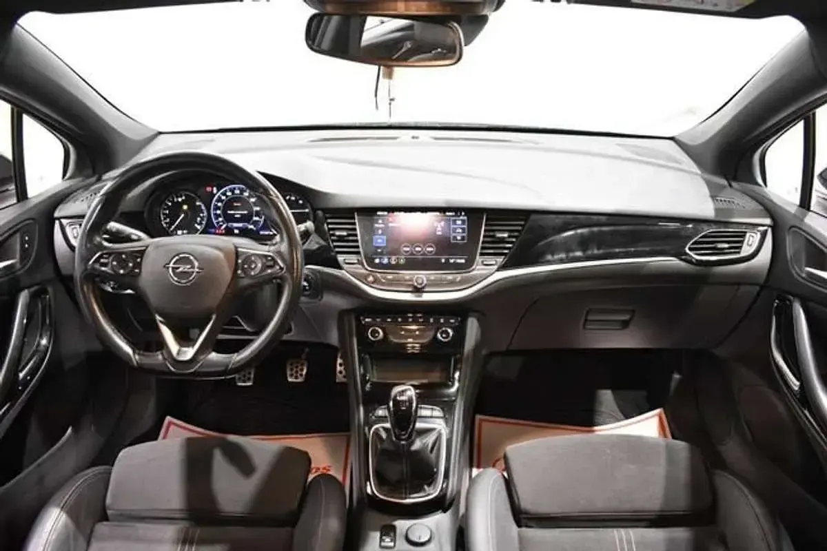 Usado Opel Astra Ultimate 122 CV (89 kW) 2022 Blanco Utilitario