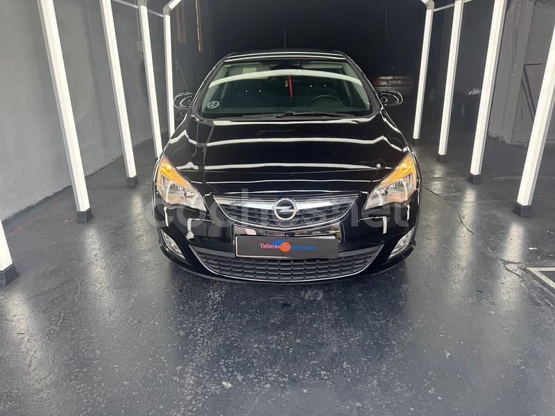 Negro Usado 2011 Opel Astra Enjoy Berlina | 5500 € (Precio justo) - Imagen 1/4