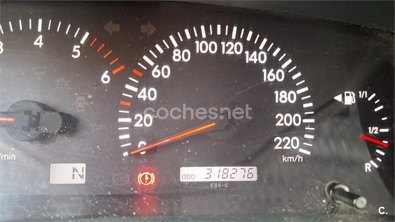 Usado Toyota Corolla Sol 90 CV (66 kW) 2005 Negro Berlina