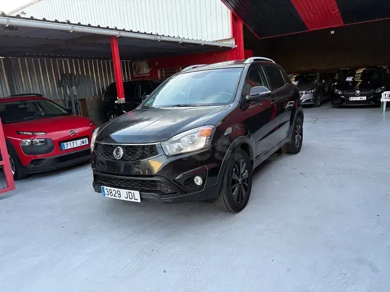 Usado SsangYong Korando Limited 178 CV (130 kW) 2015 Negro SUV