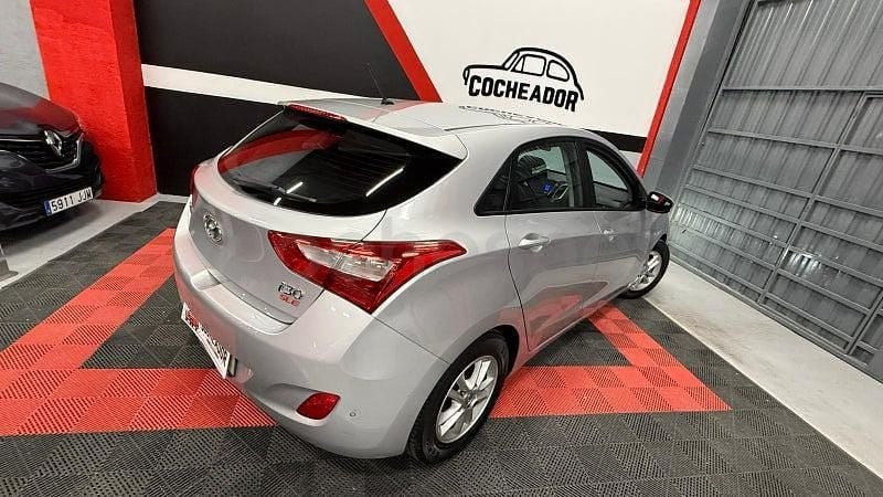 Usado Hyundai i30 100 CV (73 kW) 2013 Gris / plata Berlina