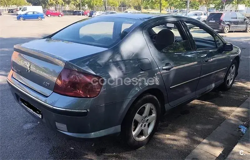 Usado Peugeot 407 136 CV (100 kW) 2005 Gris / plata Berlina