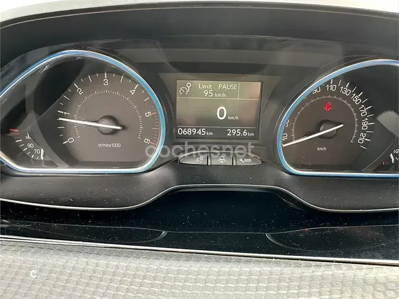 Usado Peugeot 2008 Crossway 120 CV (88 kW) 2018 Blanco SUV