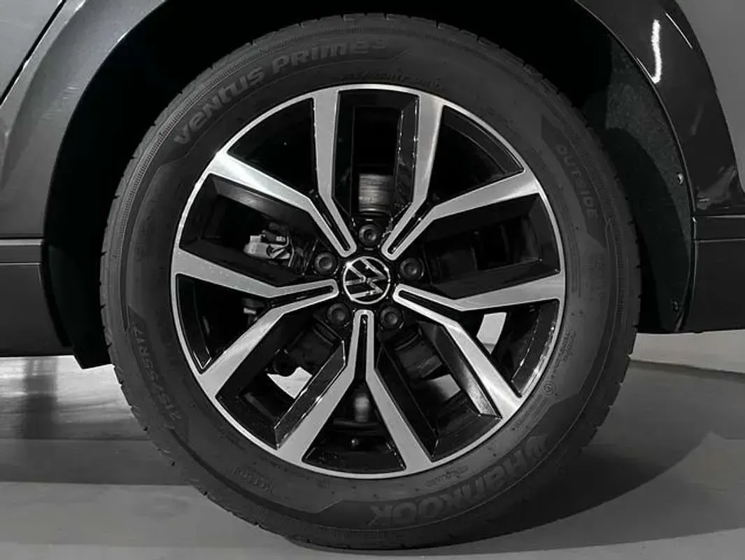 Usado VW Passat 150 HP (110 kW) 2024 Cinzento Carrinha