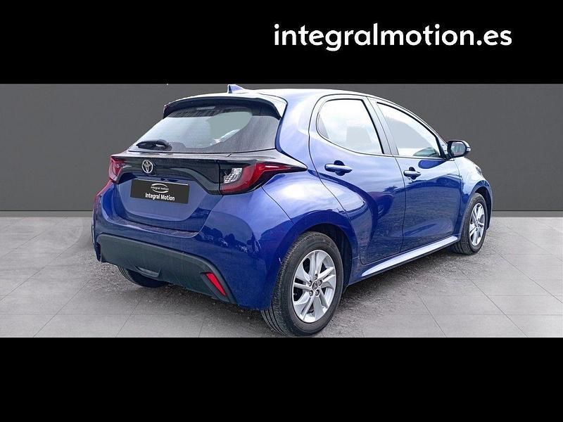 Usado Toyota Yaris Edition 125 CV (91 kW) 2024 Azul Berlina
