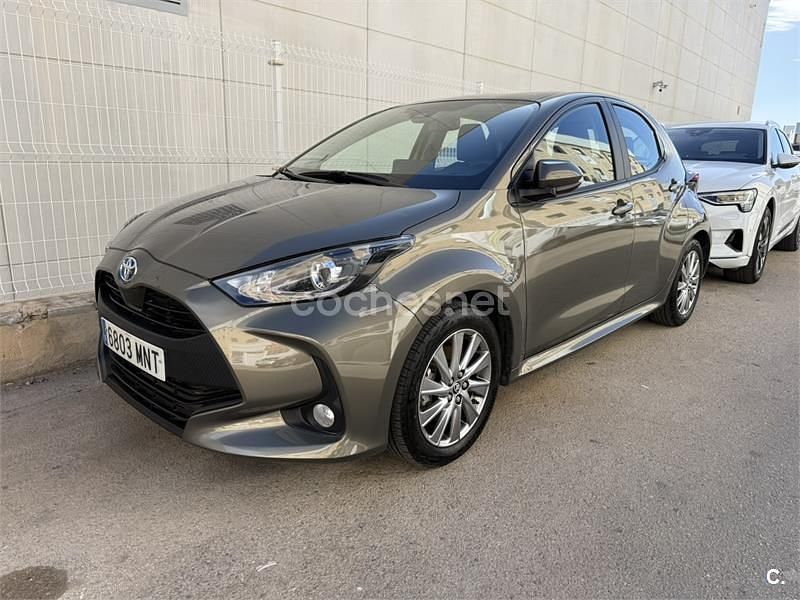 Usado Toyota Yaris Hybrid Style 116 CV (85 kW) 2024 Marrón Berlina