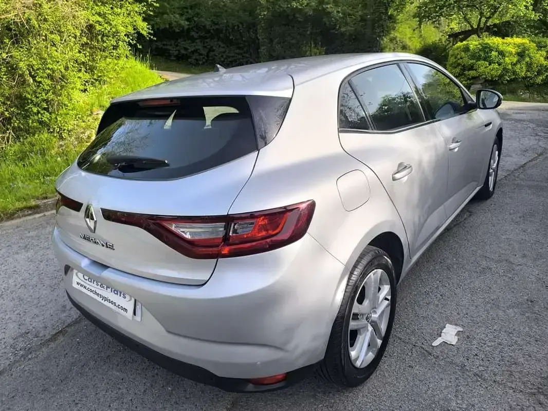 Usado Renault Mégane Life 95 CV (69 kW) 2020 Plateado Utilitario