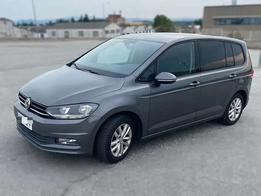 Usado VW Touran Business 115 CV (84 kW) 2016 Gris Monovolumen