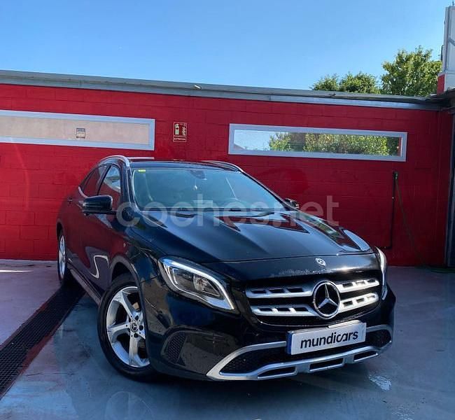 Usado Mercedes GLA200 Urban 156 CV (114 kW) 2017 Negro SUV