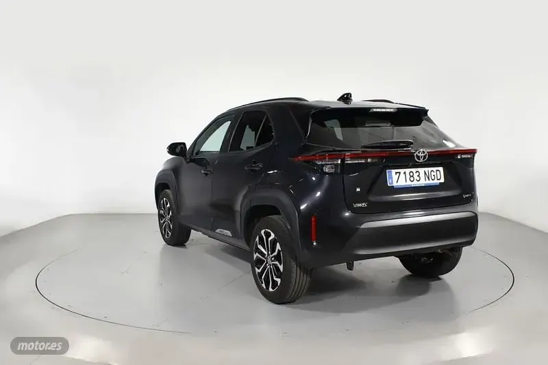 Usado Toyota Yaris Cross Active 130 CV (95 kW) 2025 Negro SUV