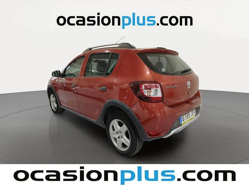 Usado Dacia Sandero Stepway 90 CV (66 kW) 2015 Rojo Utilitario