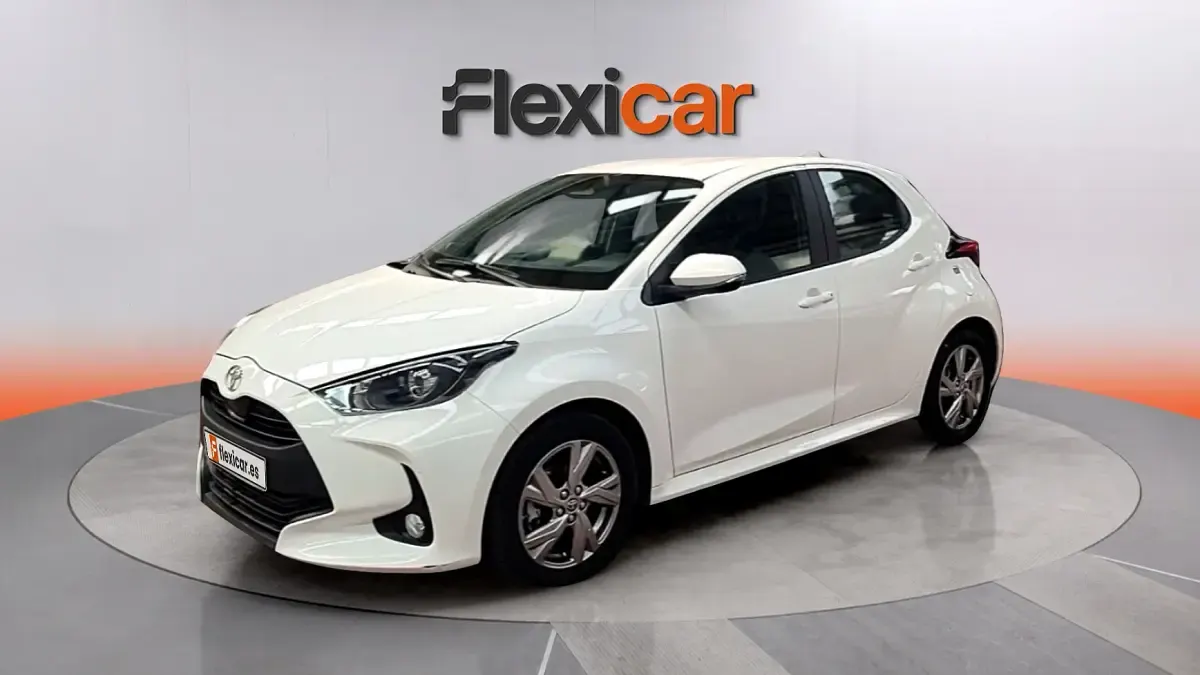 Usado Toyota Yaris Hybrid Active 116 CV (85 kW) 2025 Blanco Berlina