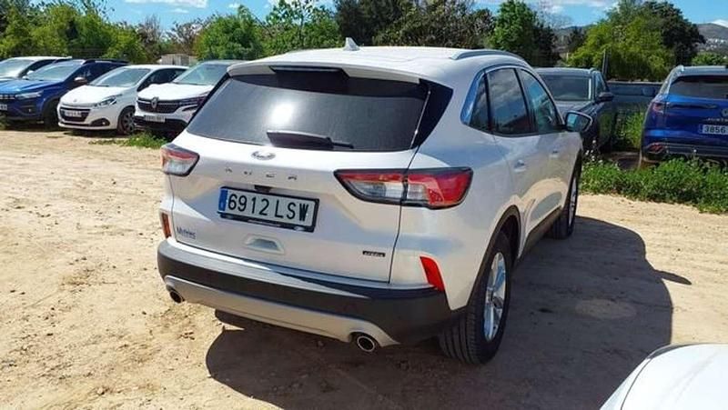 Usado Ford Kuga Titanium 225 CV (165 kW) 2021 Blanco SUV