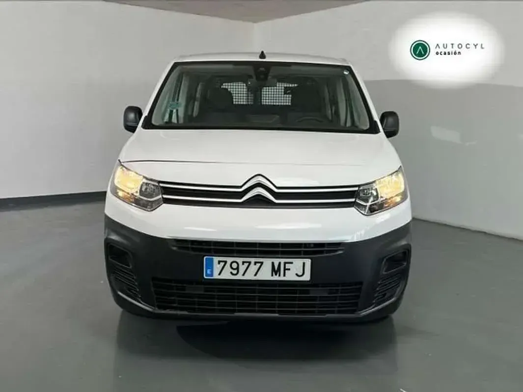 Usado Citroën Berlingo Feel 102 CV (75 kW) 2023 Blanco Monovolumen