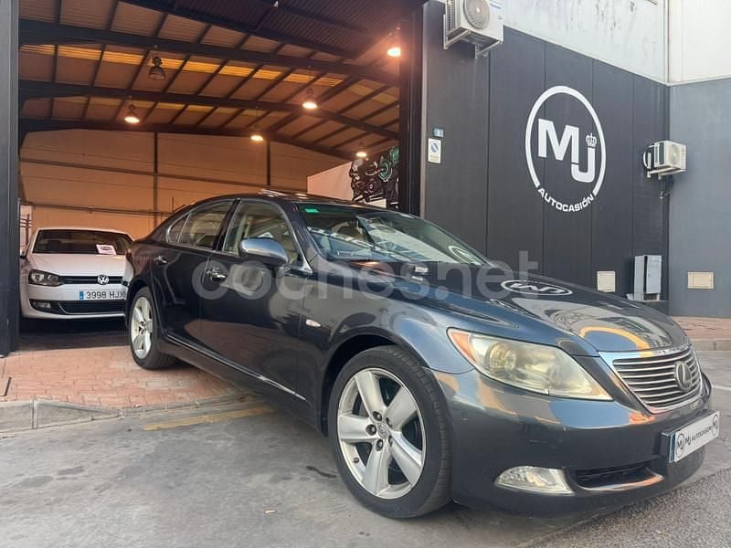 Azul Usado 2007 Lexus LS460 Berlina | 9890 € - Imagen 1/4