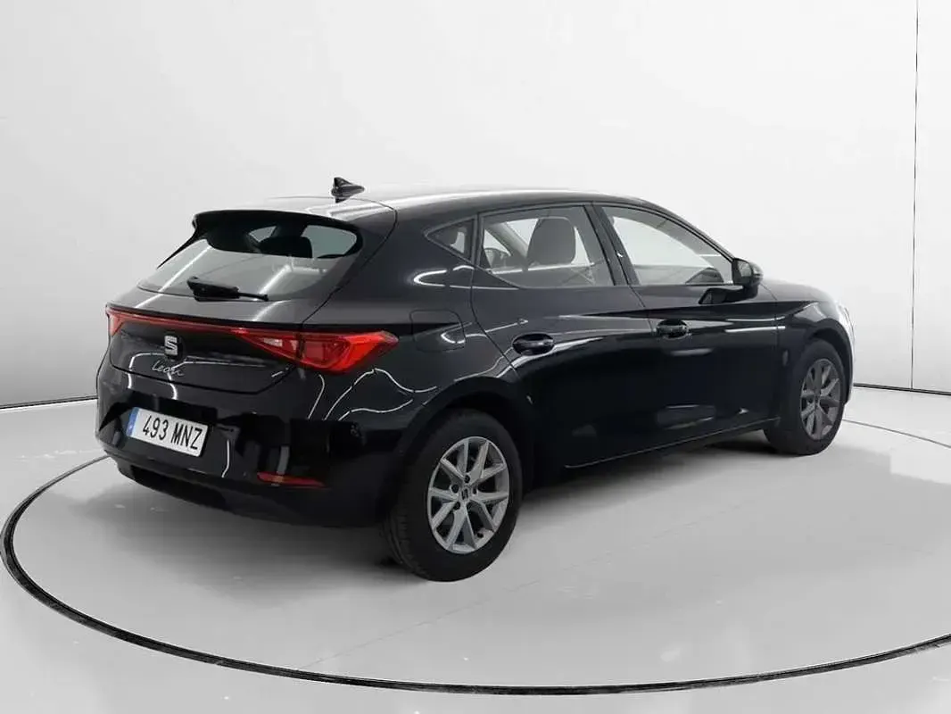 Usado Seat Leon Style 116 CV (85 kW) 2024 Negro Utilitario