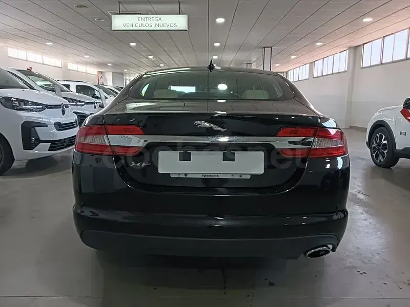 Usado Jaguar XF Luxury 200 CV (147 kW) 2013 Negro Berlina