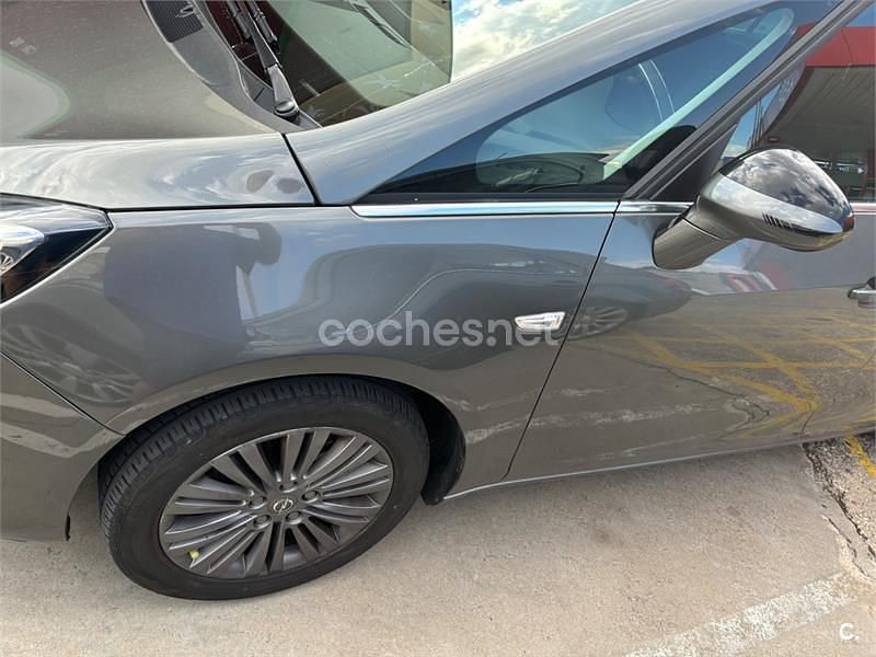 Usado Opel Zafira Selective 120 CV (88 kW) 2018 Gris / plata Monovolumen