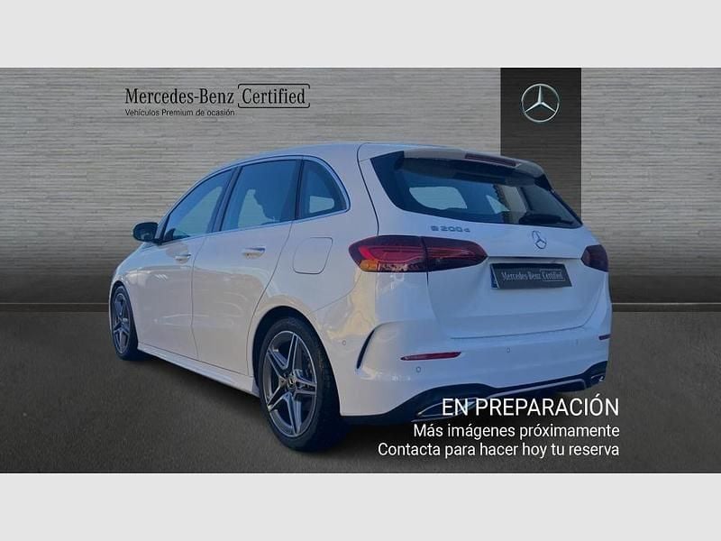 Usado Mercedes B200 AMG line 150 CV (110 kW) 2025 Pintura uni, blanco polar Monovolumen