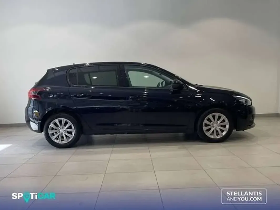 Usado Peugeot 308 Style 101 CV (74 kW) 2018 Negro Berlina