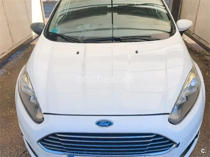Usado Ford Fiesta Titanium 100 CV (73 kW) 2014 Blanco Utilitario