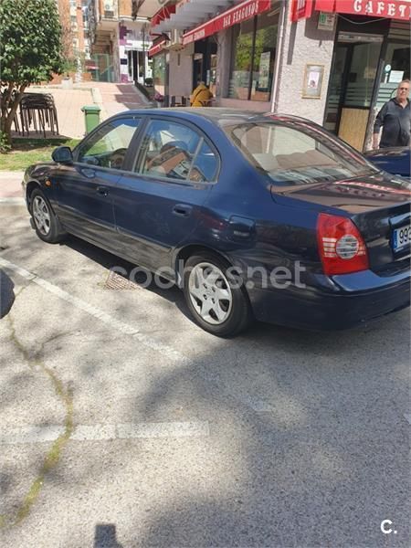 Azul Usado 2004 Hyundai Elantra GLS Berlina | 1800 € - Imagen 1/4
