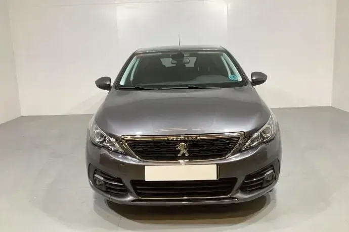 Usado Peugeot 308 Style 130 CV (95 kW) 2021 Gris / plata Berlina